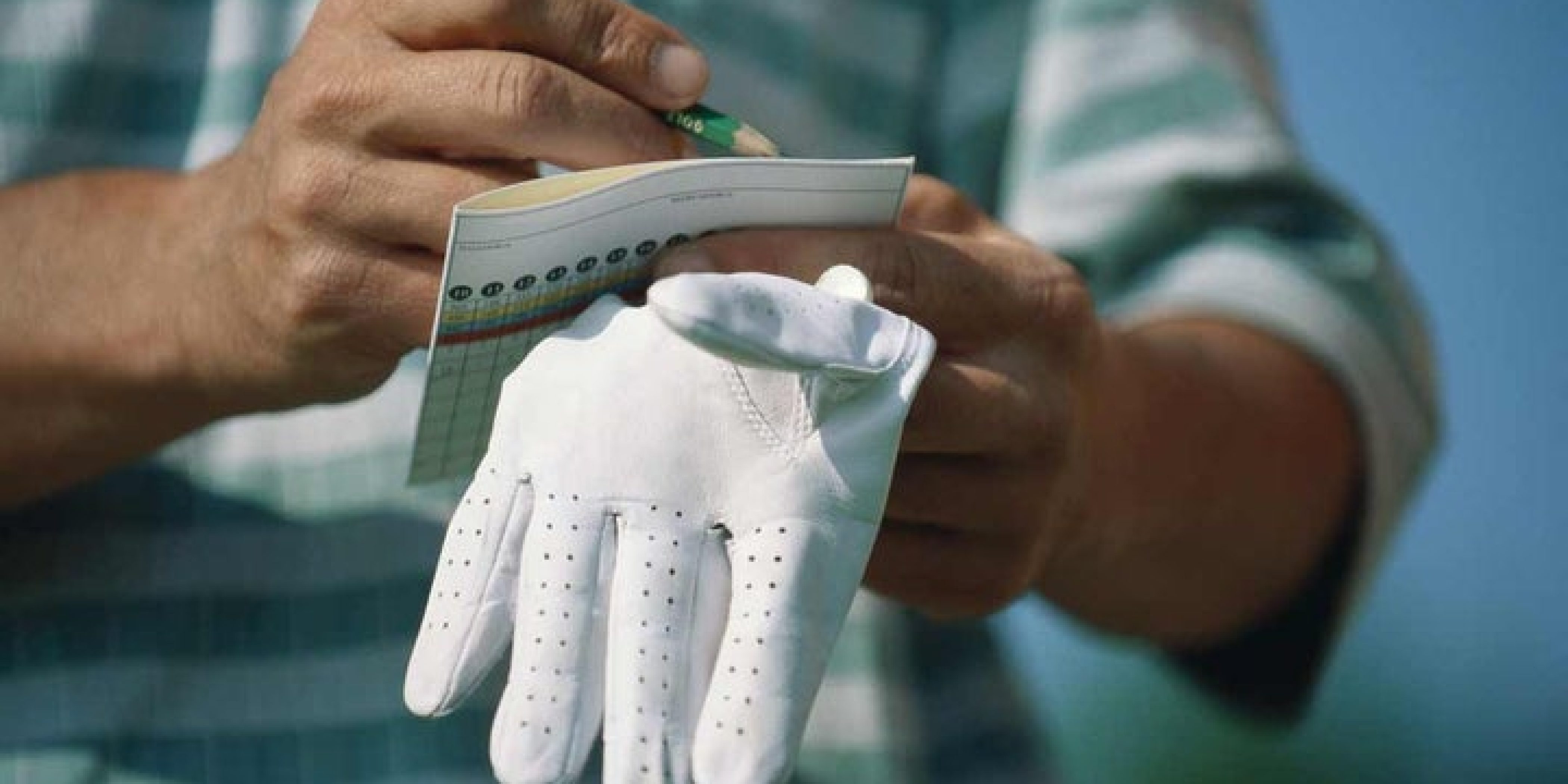 save strokes, Low Handicap Club Setup, Man signing scorecard